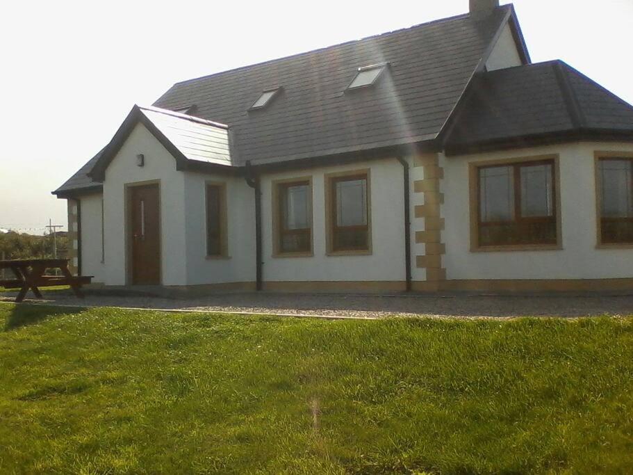 The Lake House Gweedore Exterior photo